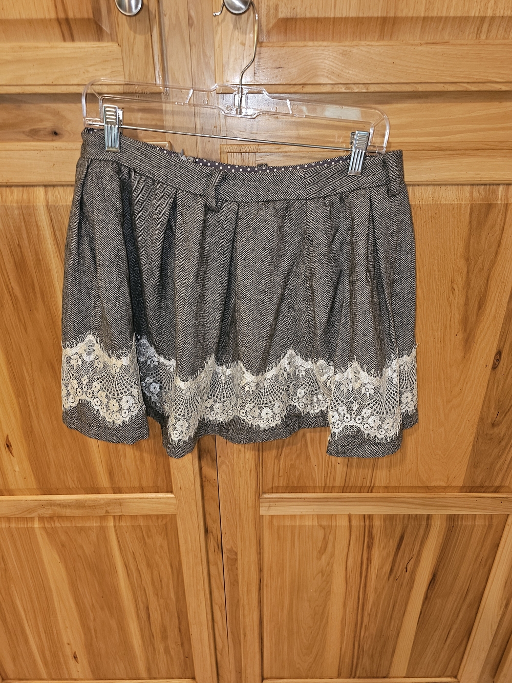 Source Unknown Gray Skater Skirt with White Lace Trim